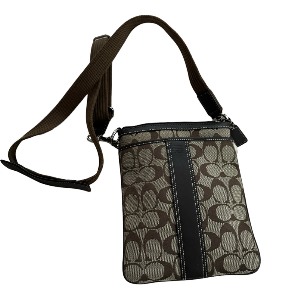 Coach Womens Brown Signature Swingpack Crossbody Bag
